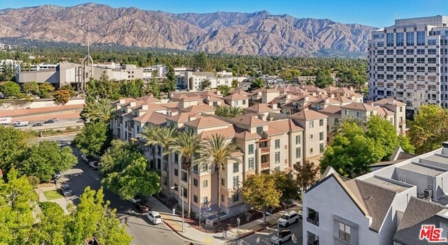 Building Photo - 290 N Hudson Ave