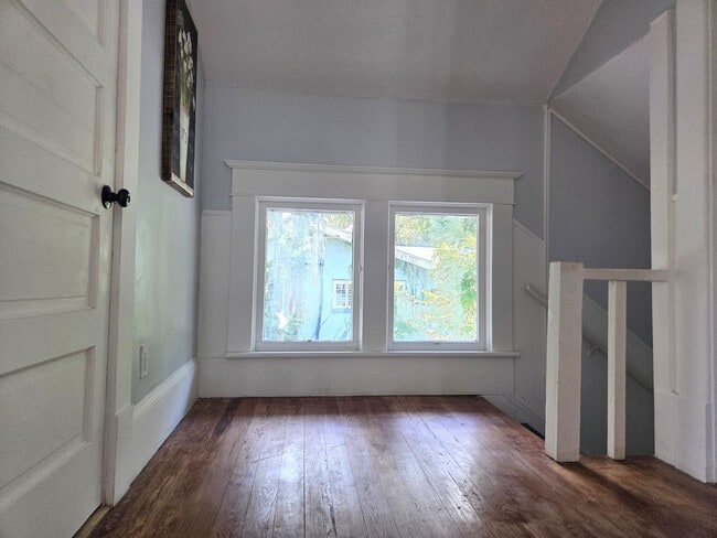 Building Photo - Move in Ready Historic Home in Downtown Cl...