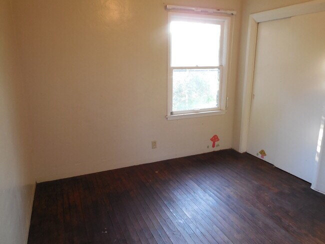 Building Photo - 456 Drakeley Ave