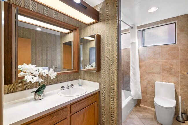 Building Photo - 6425 Zinn Dr