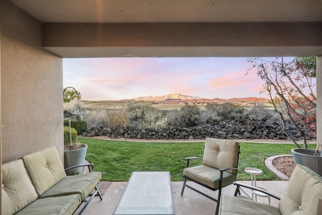 Building Photo - 225 N Country Ln