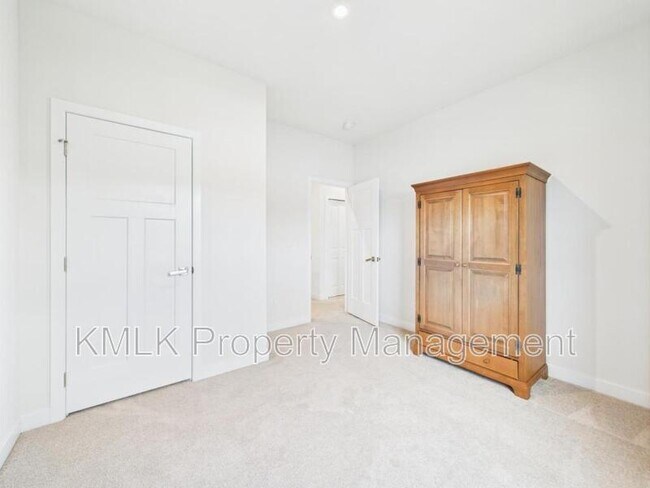 Building Photo - 844 Buckeye Dr