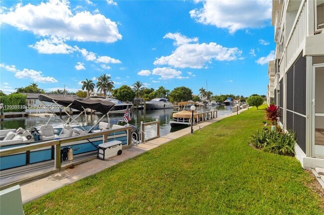 Building Photo - 455 Paradise Isle Blvd