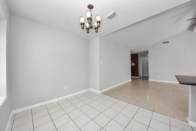 Building Photo - 1911 Hammerwood Dr