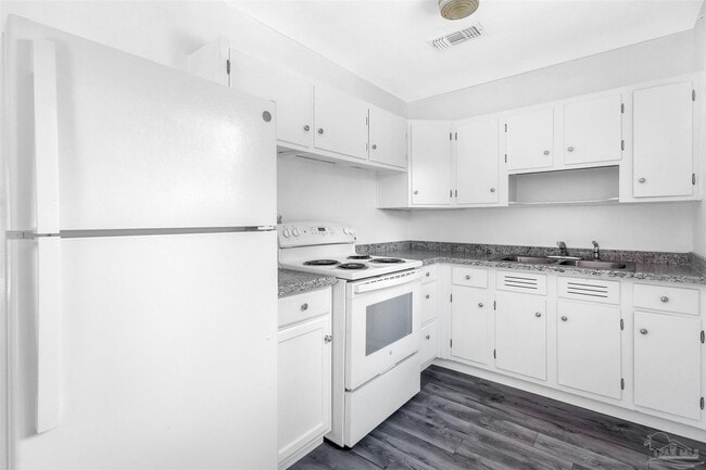 Building Photo - 22 Laurie Dr NE