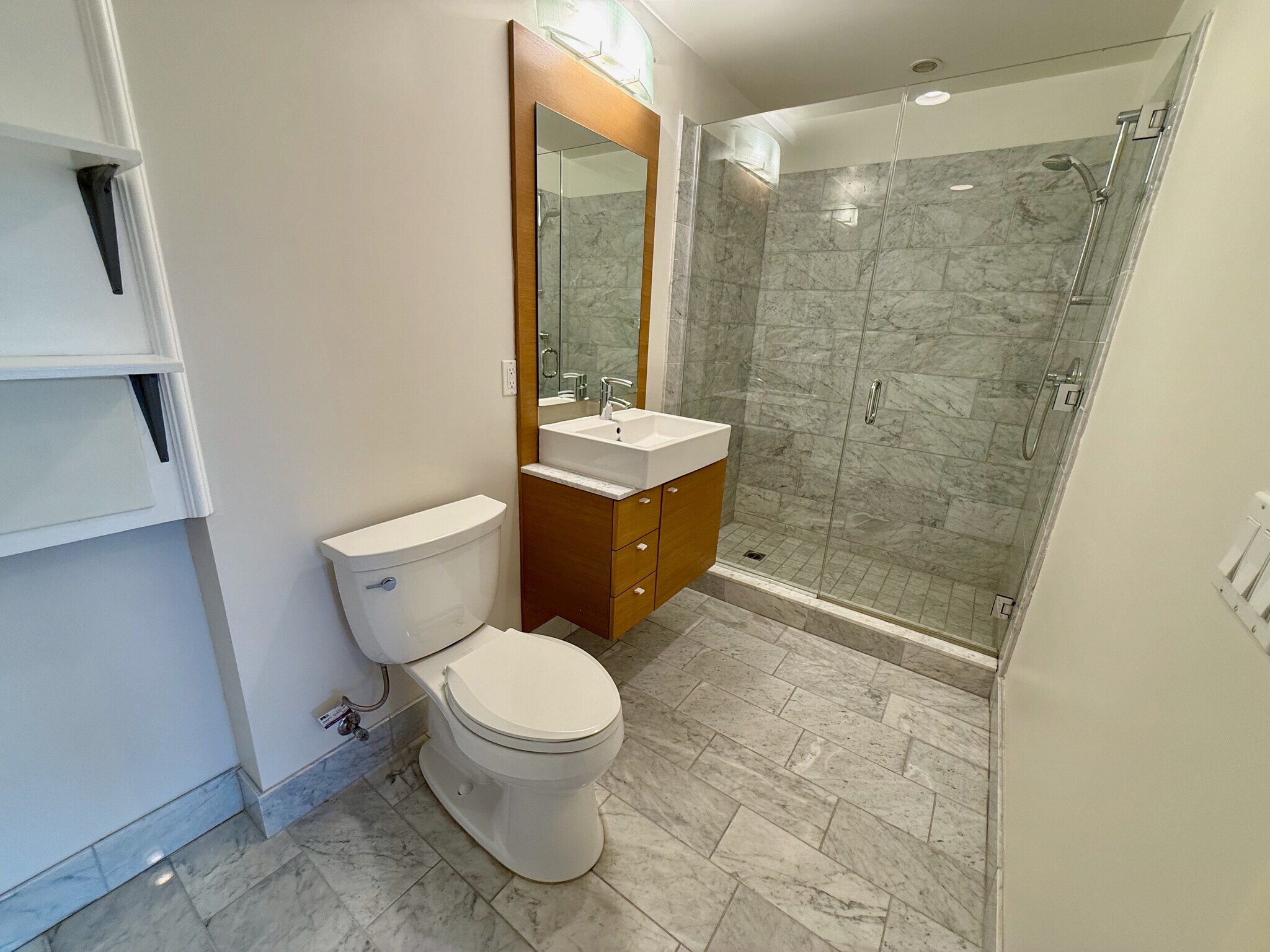 Bathroom #1 - 530 N Larchmont Blvd