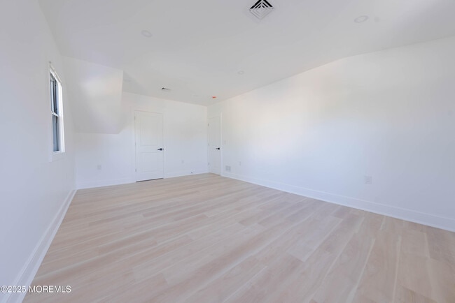 Building Photo - 537 Prospect Ave