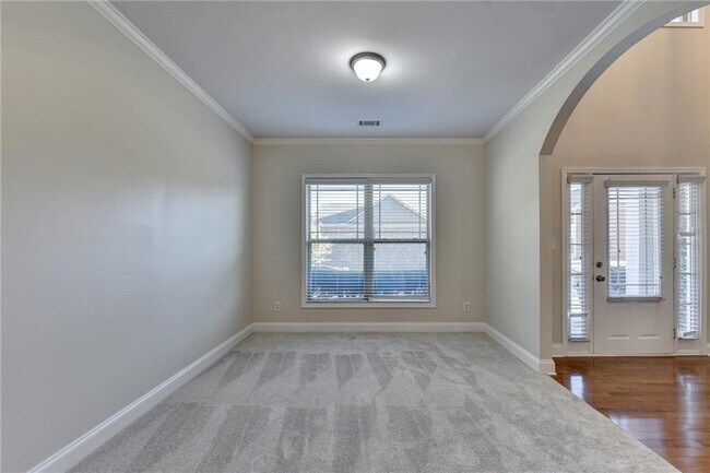 Building Photo - 522 Suwanee Oaks Dr NE