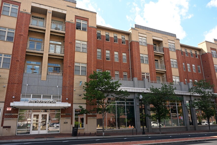 Building Photo - 309 Holland Ln