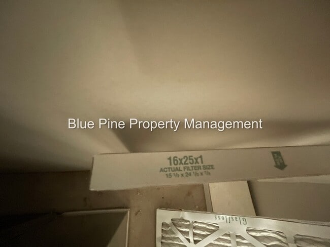 Building Photo - 5844 Wildrose Ave