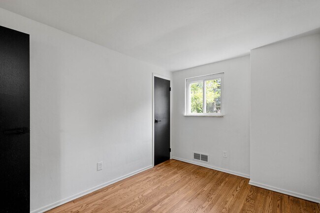 Building Photo - AVAILABLE NOW – Move In Today! NEWLY RENOV...