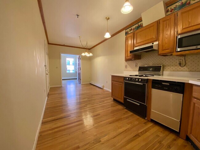 Building Photo - 218 Willow Ave