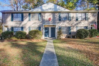 Building Photo - Furnished 2Br/ 1.5 BA -300 Crestview Drive Unit D