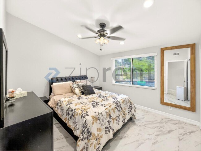 Building Photo - 20520 Rhoda St