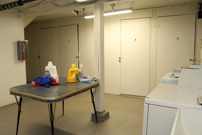 Building Photo - 1902-1910 N Kilpatrick St - Kenton