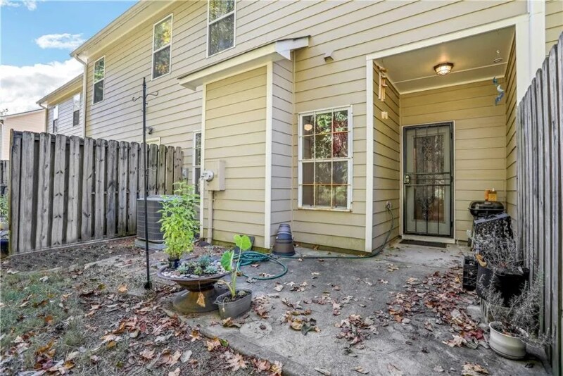 Building Photo - 526 Tufton Tr