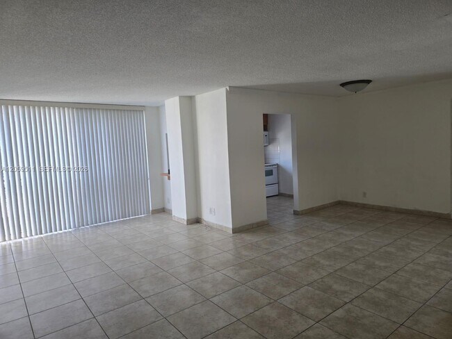 Building Photo - 17021 N Bay Rd