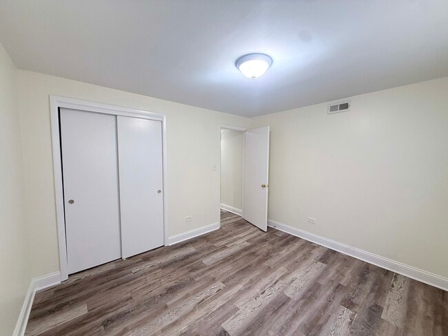 Building Photo - 11137 S Emerald Ave