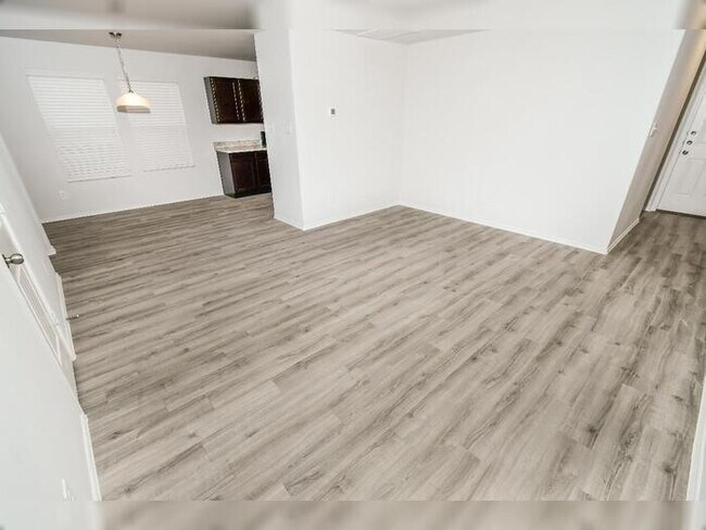 Building Photo - 2326 Redlove Dr