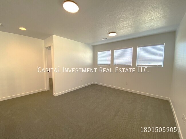 Building Photo - 11541 Engelmann Dr