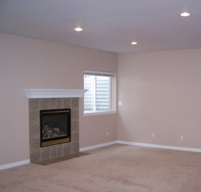 Building Photo - 2361 Craycroft Dr