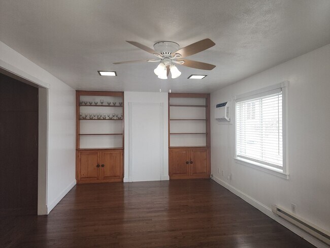 Building Photo - 64 Francis St