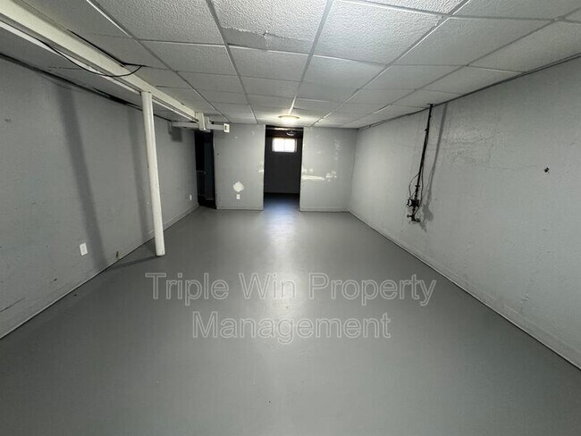 Building Photo - 8629 Elwyn Dr
