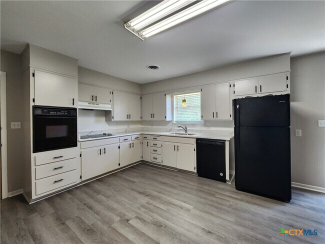 Building Photo - 273 Meadow Ave