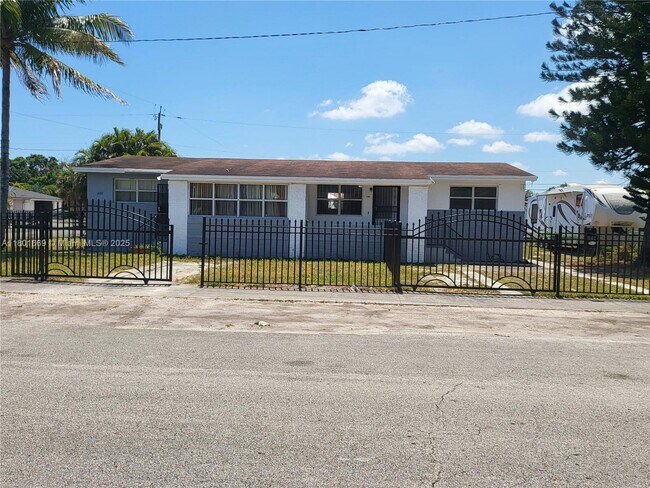 Building Photo - 1102 NW 100th Terrace