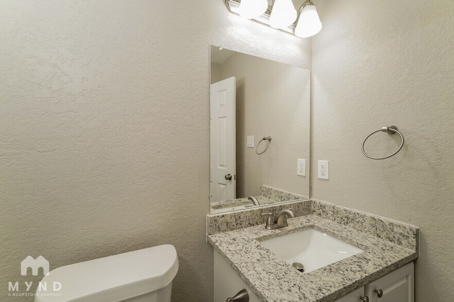 Building Photo - 659 Northlake Dr