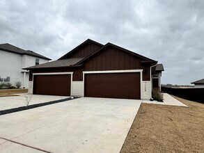 Building Photo - 775 Staglin St