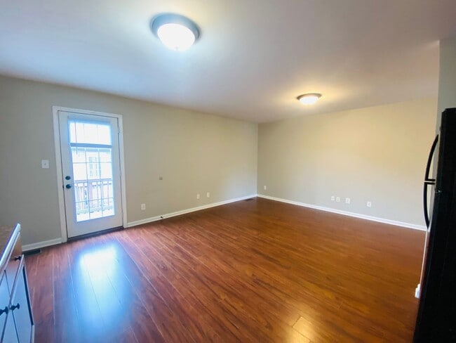 Building Photo - 1728 Thistlewood Dr