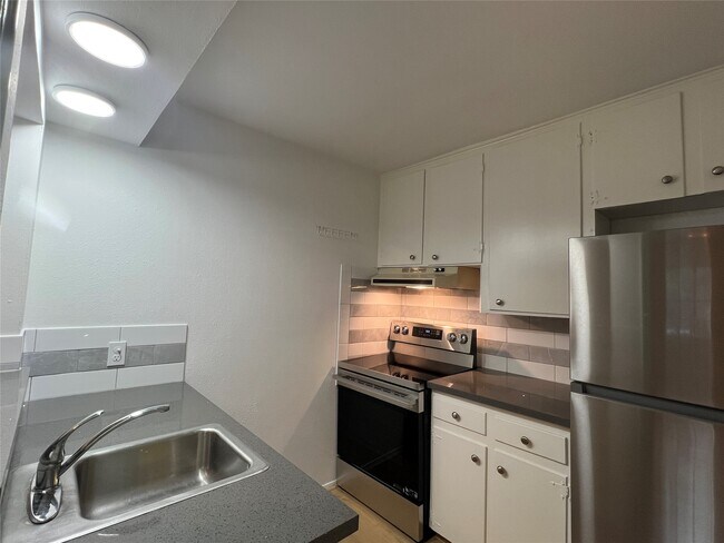 Building Photo - 5216 Arboles Dr
