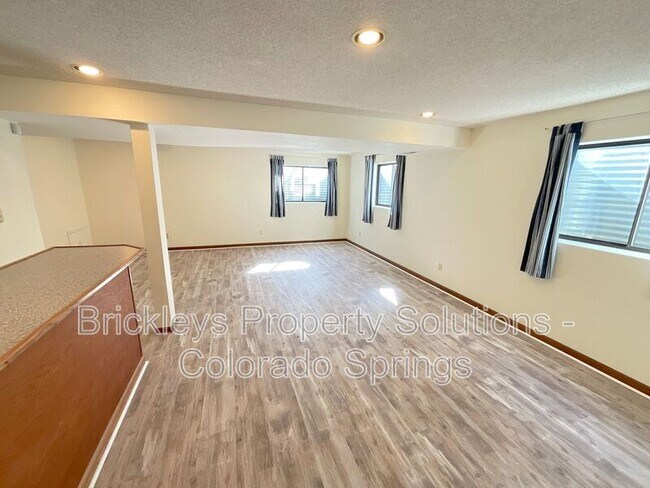 Building Photo - 7993 Scarborough Dr
