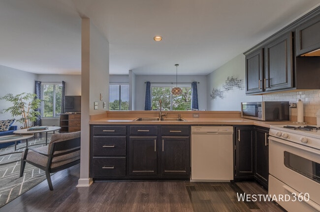 Building Photo - 1524 Meadowsedge Ln