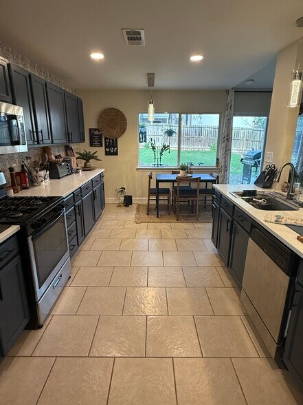 Building Photo - 10344 Flatland Trl