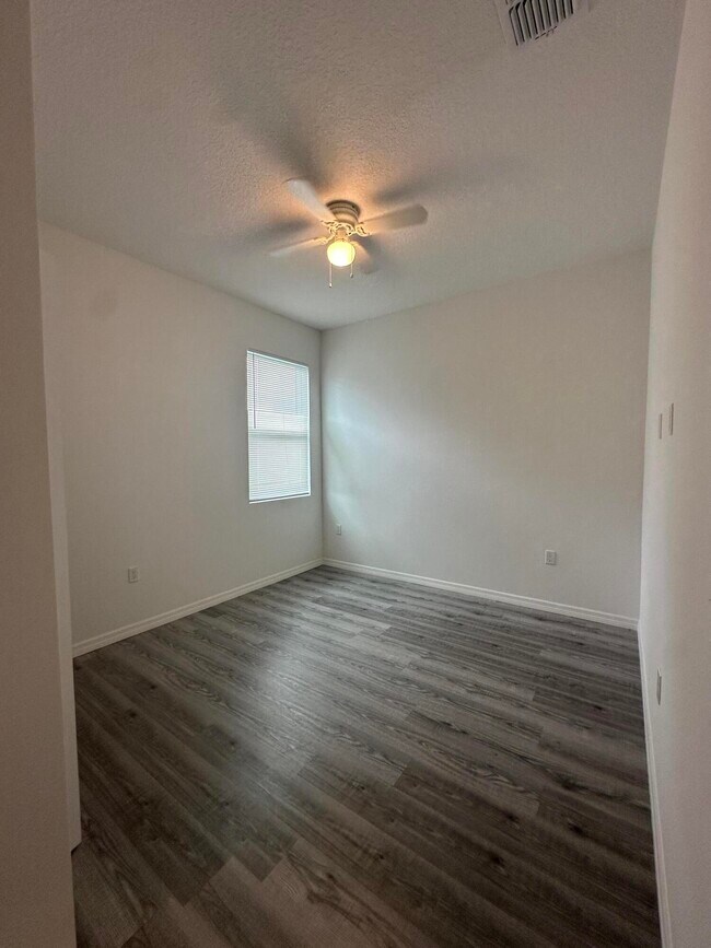 Building Photo - 466 Tobias St