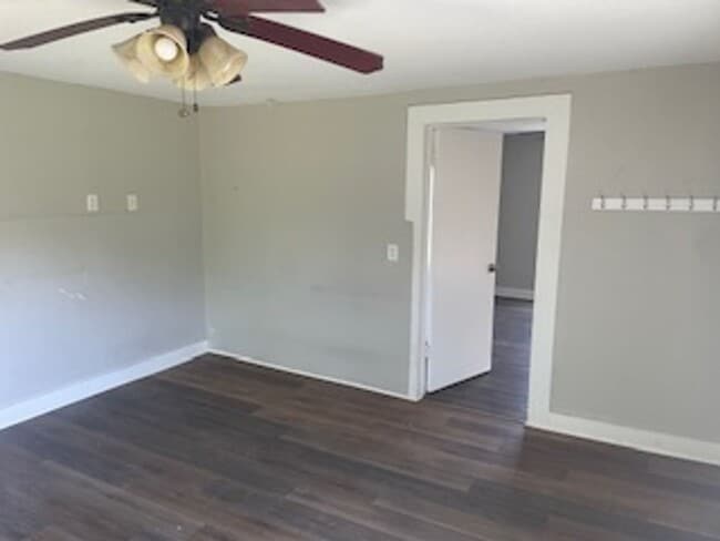 Building Photo - 2 Bed/2 Bath Garage Apartment