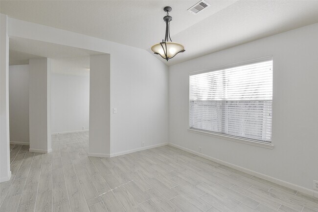 Building Photo - 2825 Woodspring Forest Dr