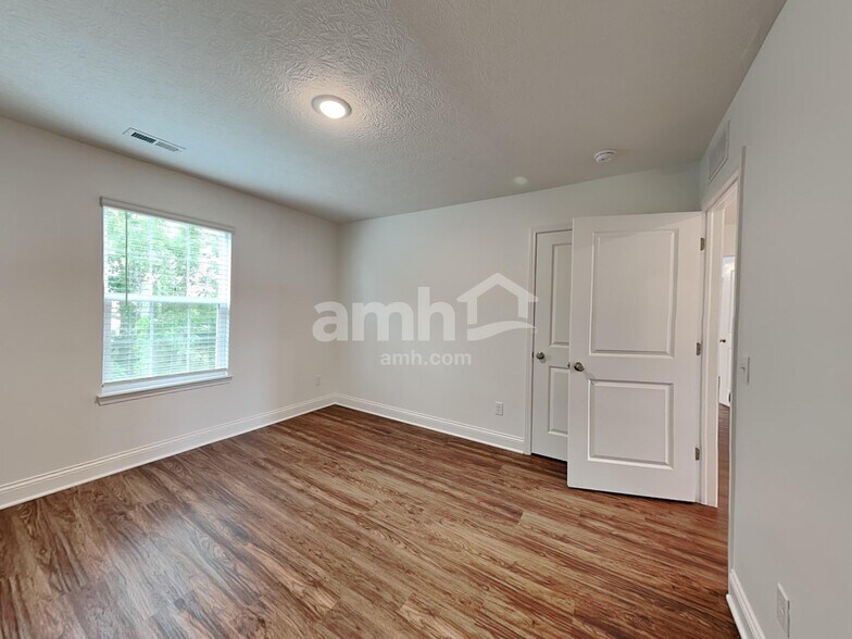 Building Photo - 8284 Northpoint Dr