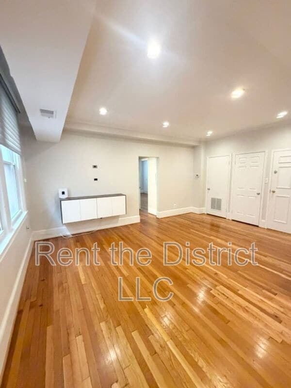 Building Photo - 1511 22nd St NW
