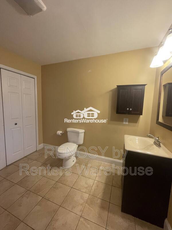 Building Photo - 8203 Watersedge Rd