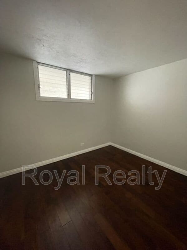 Building Photo - 469 Ena Rd