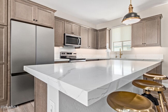 Building Photo - 2121 W Sonoran Desert Dr