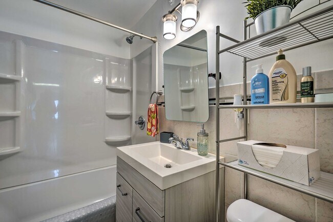 Bathroom - 29 Trenton Ter