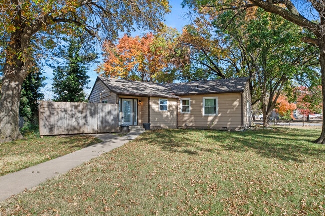 Primary Photo - 22 E Hawthorne St