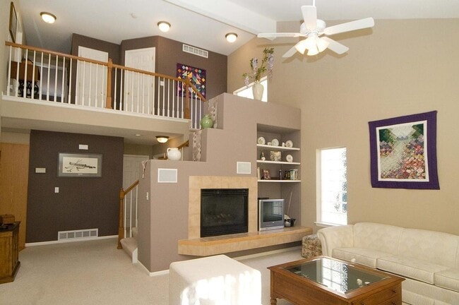 Building Photo - Bright Broomfield Home in Broadlands Cottages