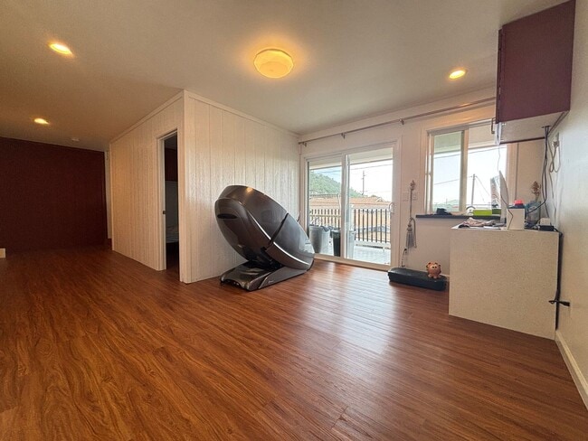 Building Photo - 2036 9th Ave