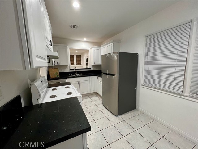 Building Photo - 18656 Runnymede St