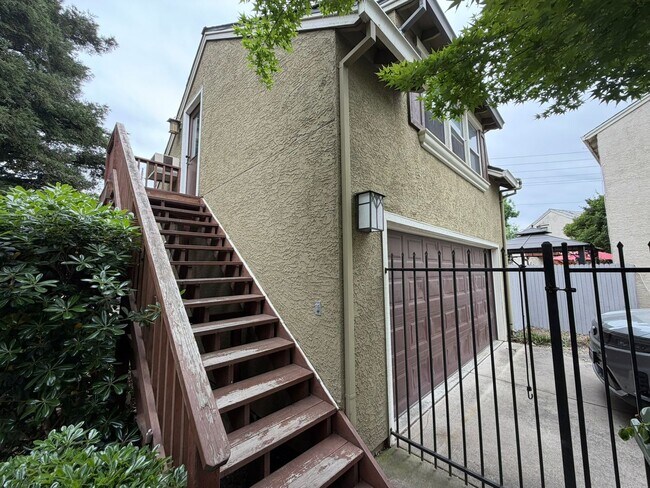 Building Photo - Remodeled 4-Bed Home with Pool in Charming Laguna West, Elk Grove Available now- Photos COMING SOON!